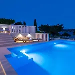 Sasha Villa *
